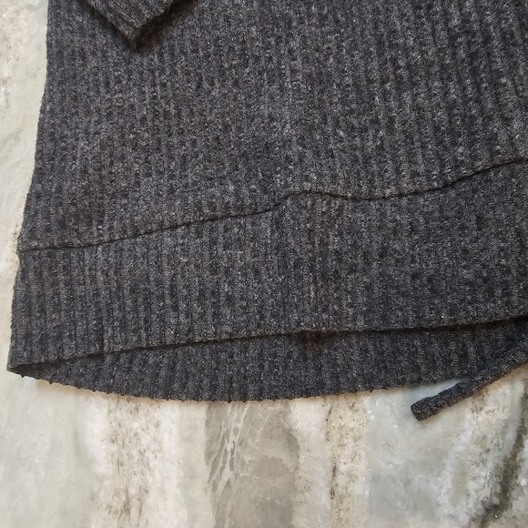 Doe & Rae Gray Ribbed Lace-Up Back Sweater Size Small - Picture 4 of 8